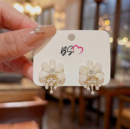 Flower Pearl Korean Earrings – Elegant Design